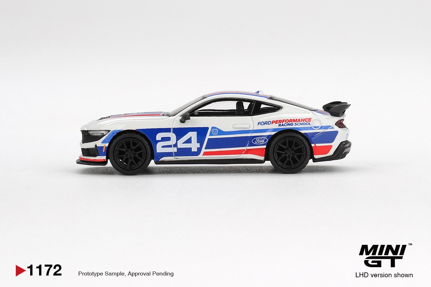 MINIGT - 1/64 Ford Mustang Dark Horse #24 Ford Performance Racing School