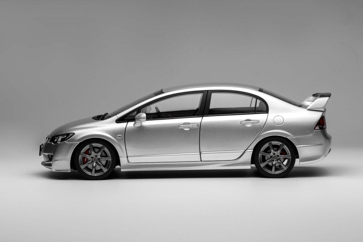 1/18 Honda Civic Type R (FD2) 2007 Platinum Metallic Silver – MOTORHELIX