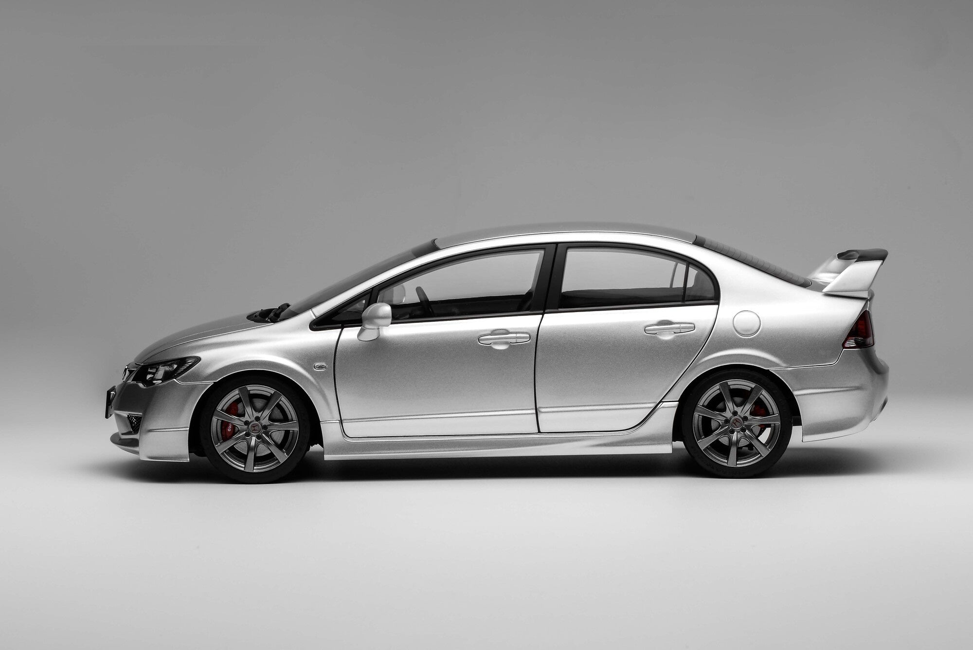 1/18 Honda Civic Type R (FD2) 2007 Platinum Metallic Silver – MOTORHELIX