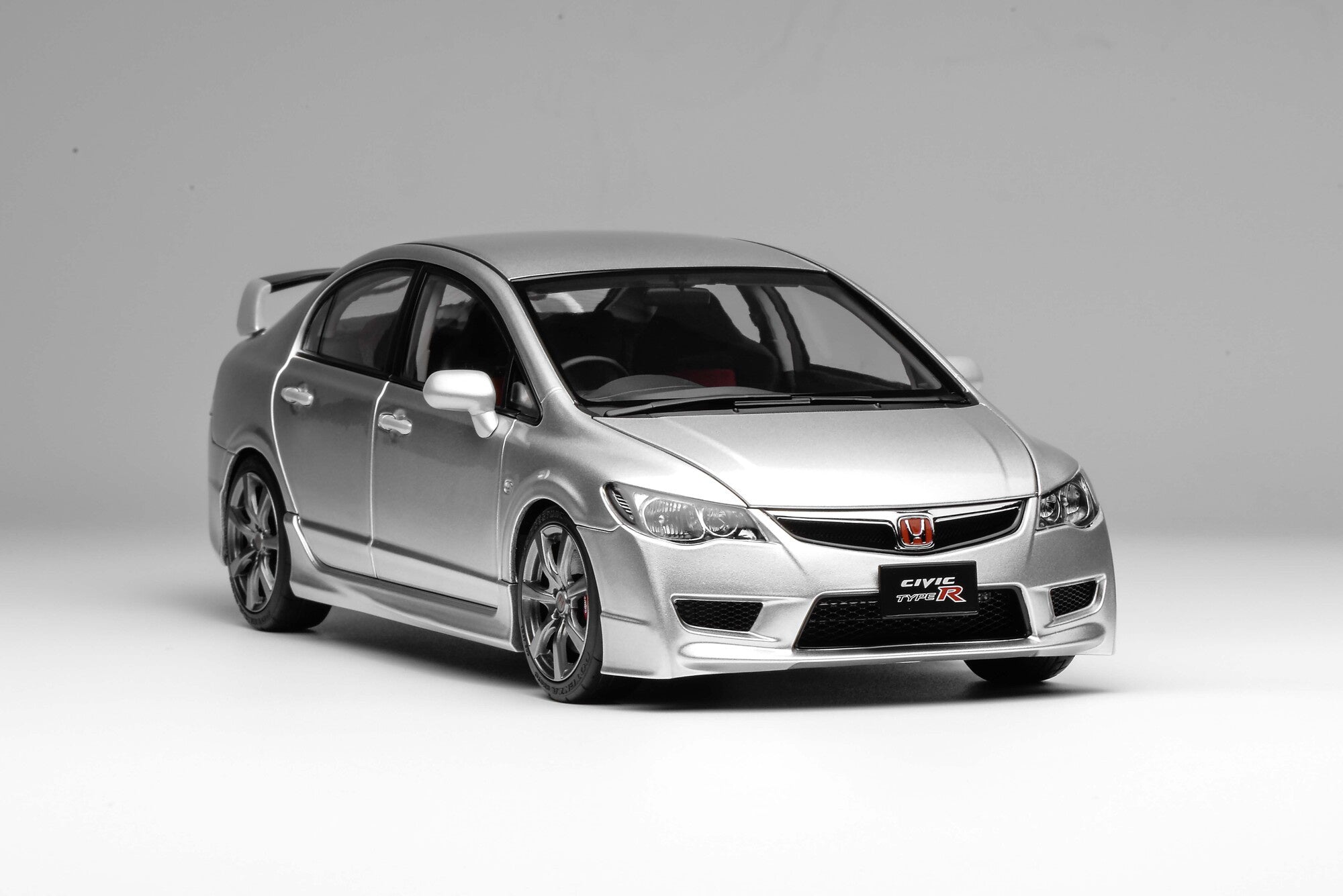 1/18 Honda Civic Type R (FD2) 2007 Platinum Metallic Silver – MOTORHELIX