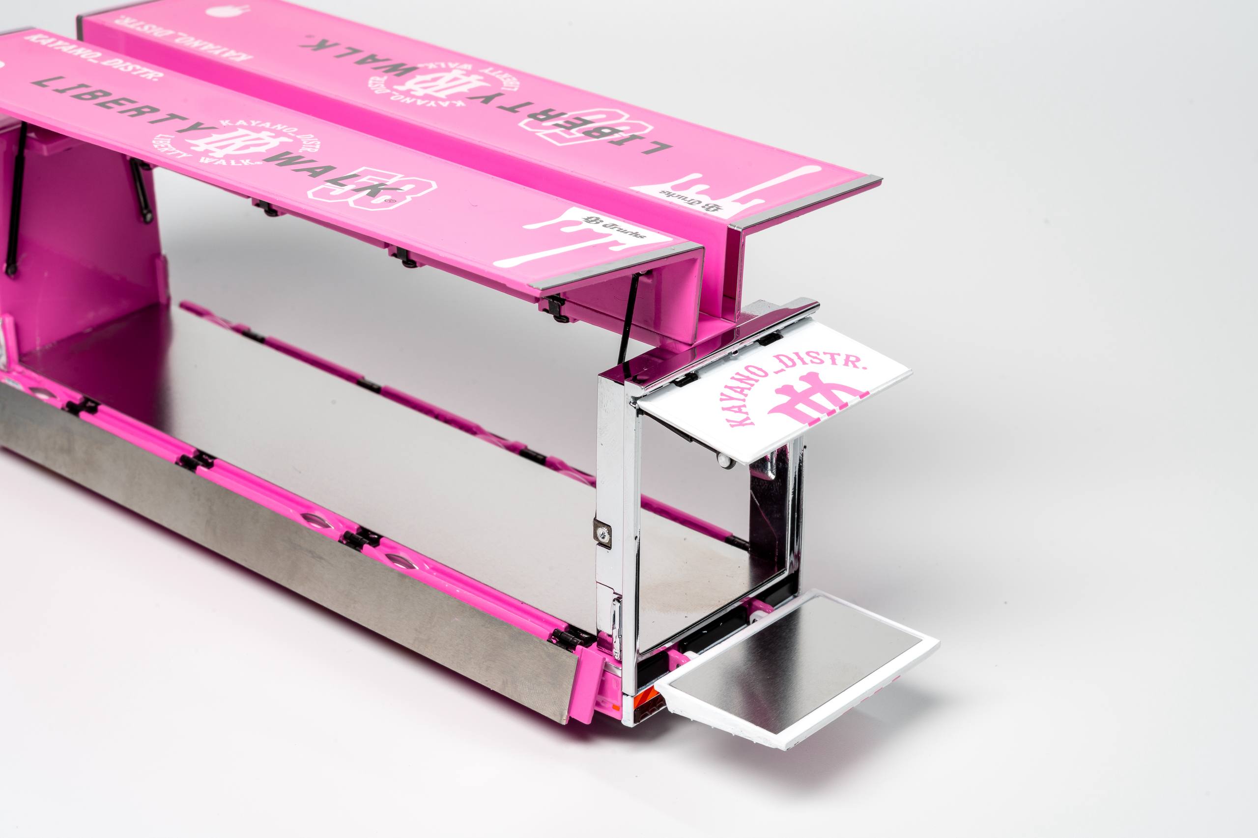 GCD 1/64 HINO Hinotai 700 Delivery Vehicle Model LB – Pink - Event