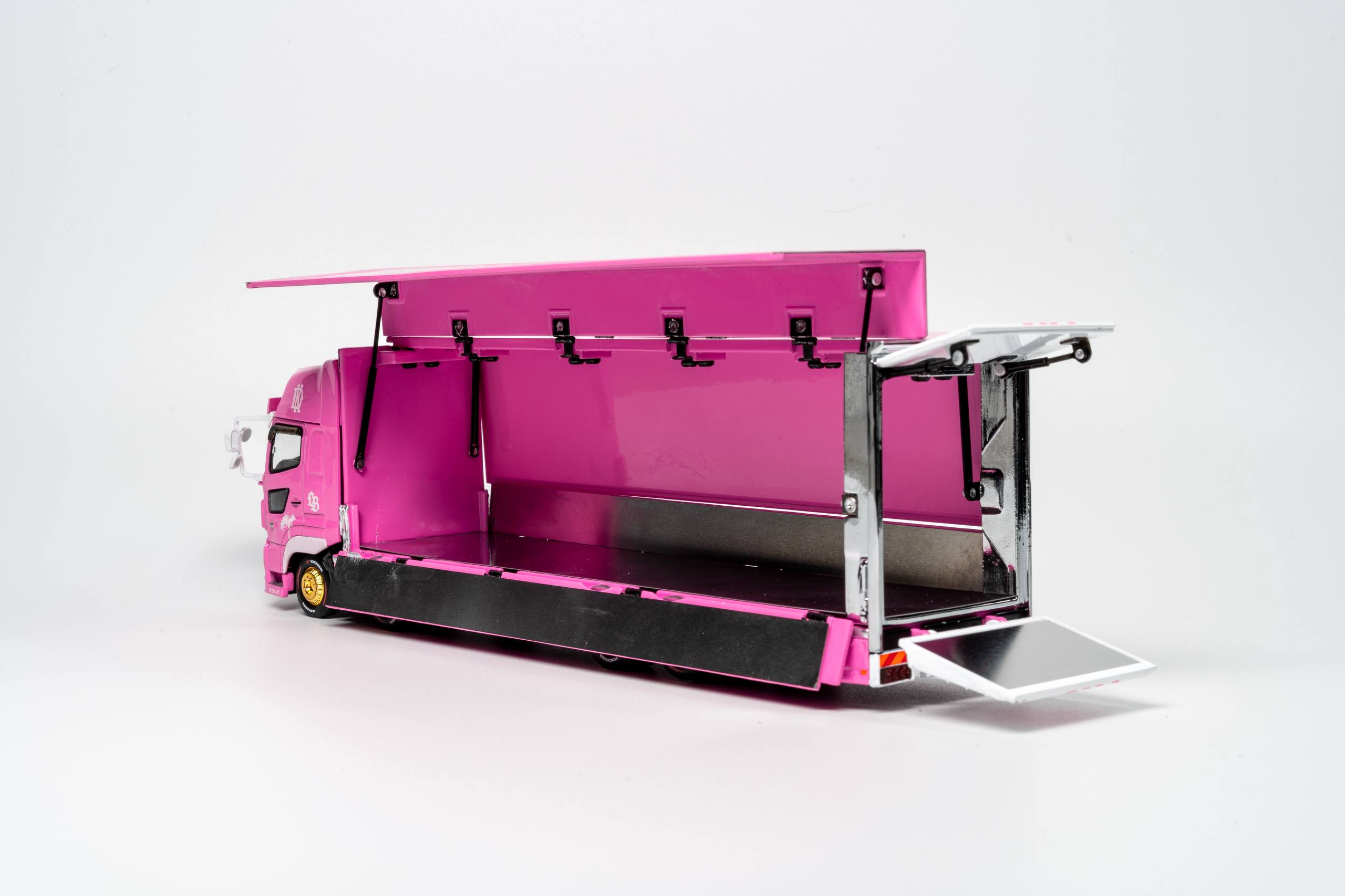 GCD 1/64 HINO Hinotai 700 Delivery Vehicle Model LB – Pink - Event