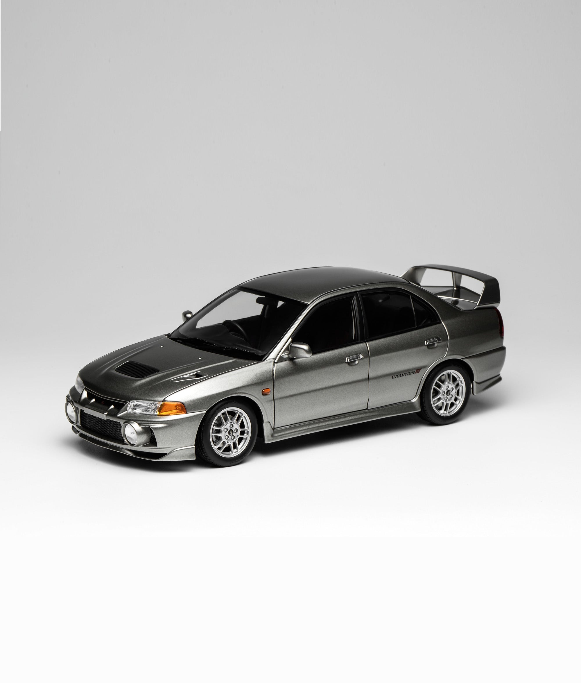 1/18 The Mitsubishi Lancer Evolution IV in Steel Silver - MOTORHELIX